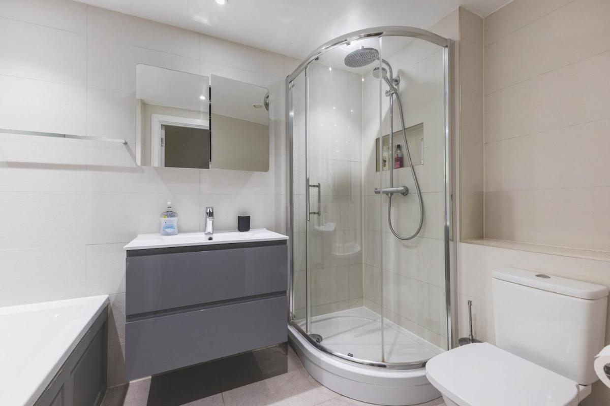 2Bed Stratford Apt With Easy Access To Central London, O2, Excel, Parking Nearby Екстериор снимка